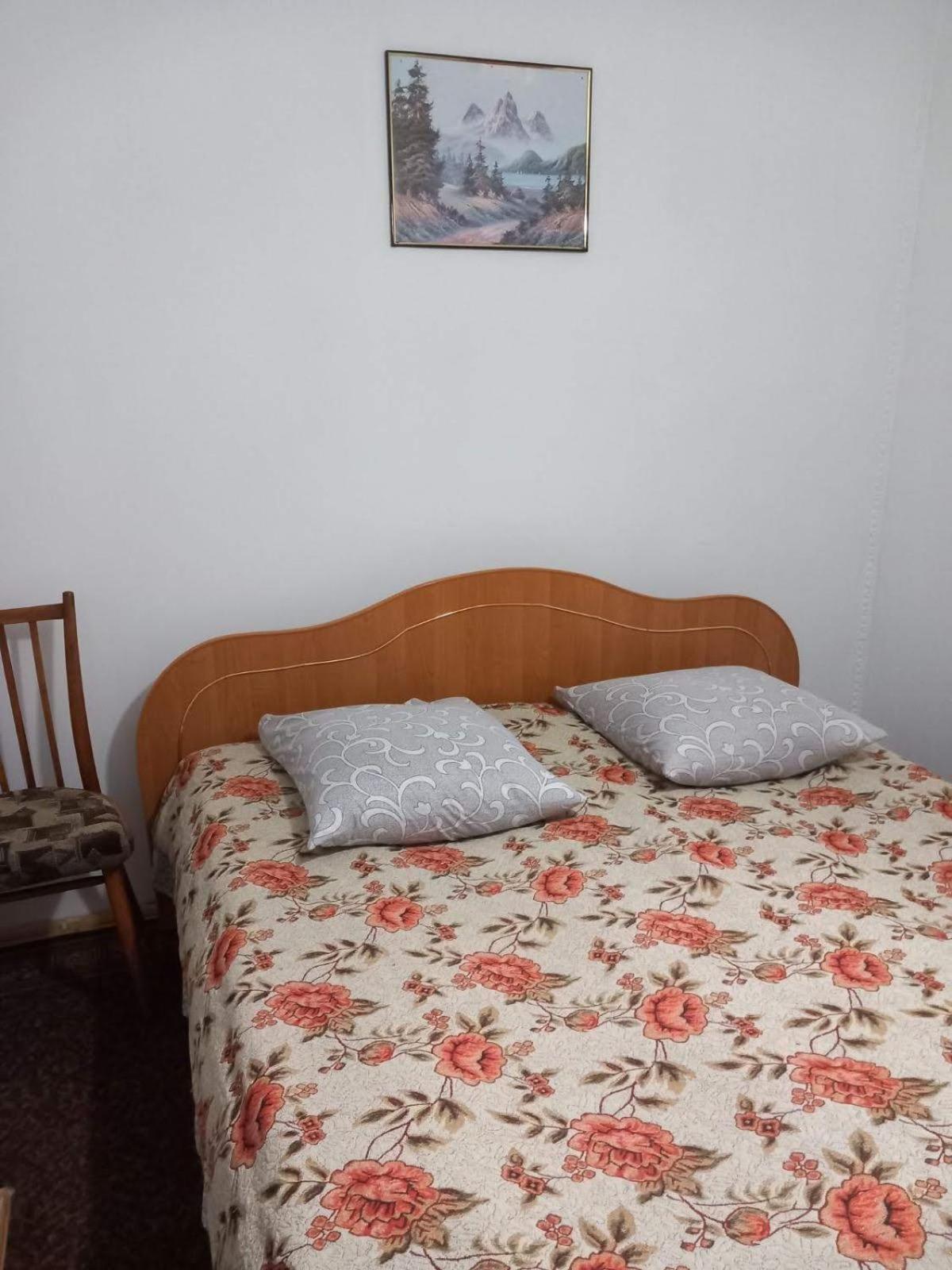 на гірському схилі Apartment Slavske